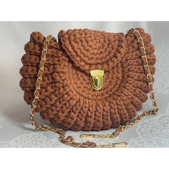 Cartera Irma Atelier Marrón Tejida En Trapillo Vegana