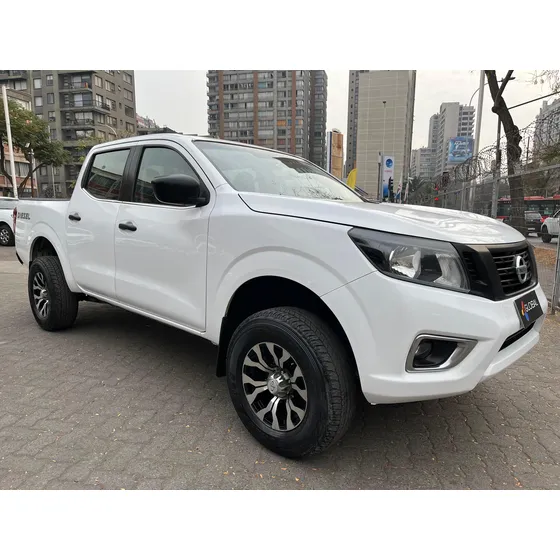 Nissan Np300 Dc Se 2.3d Mt