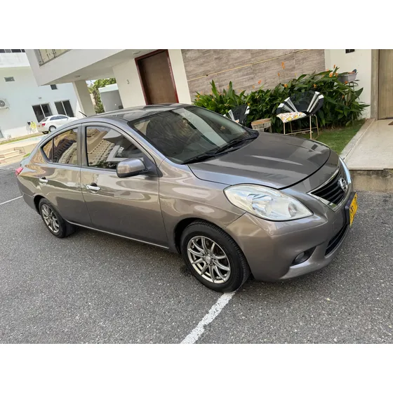 Nissan Versa 1.6 Advance