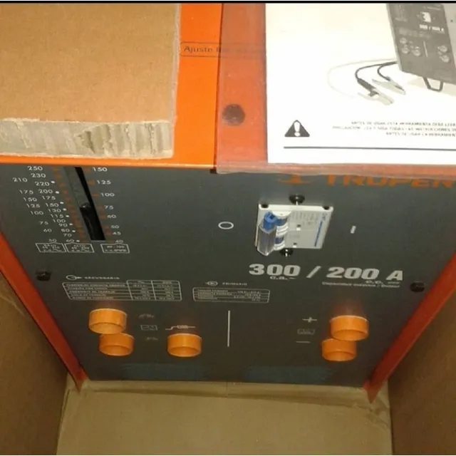 Soldador Industrial 300/200 Amp. Truper. Cod. 14353. Nuevo.