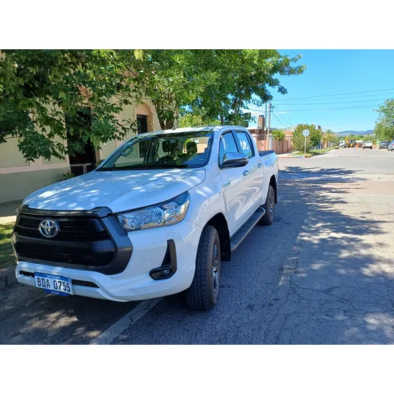 Toyota Hilux 2.7 D.cab. Srv