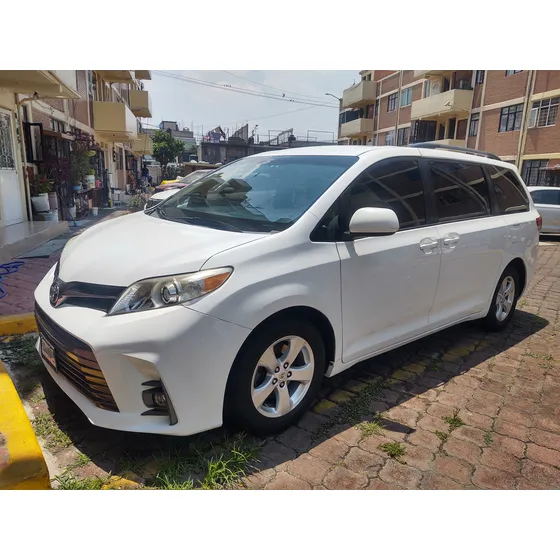 Toyota Sienna 3.5 Xle V6/ Qc At