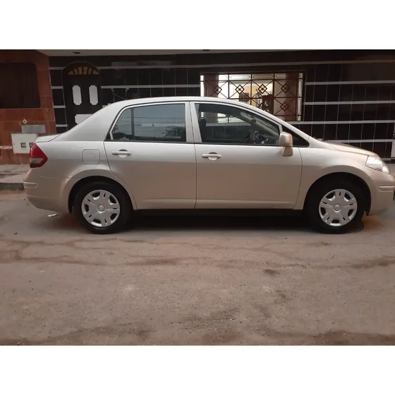 Nissan Tiida Sedan