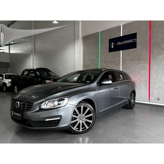 Volvo V60 2.0 T4 Momentum Drive-e 5p