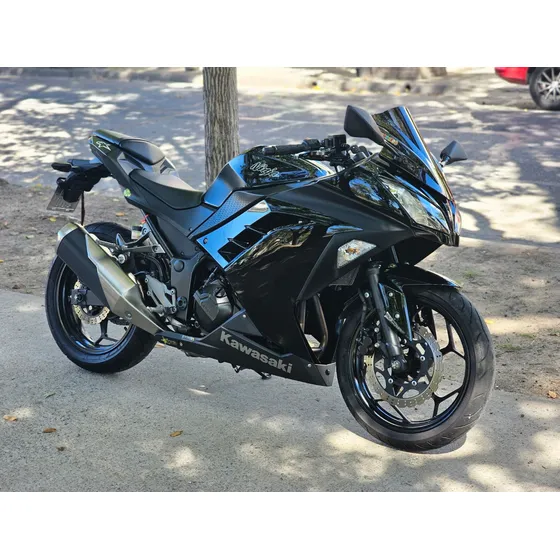 Kawasaki Ninja 300 Negra