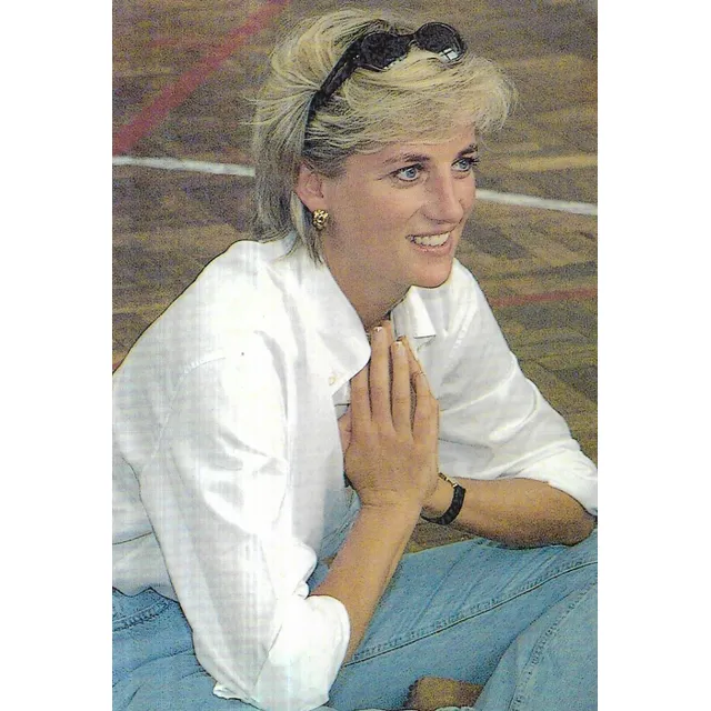 Tarjeta Postal Princess Of Wales Bosnia Chatting Volleyball
