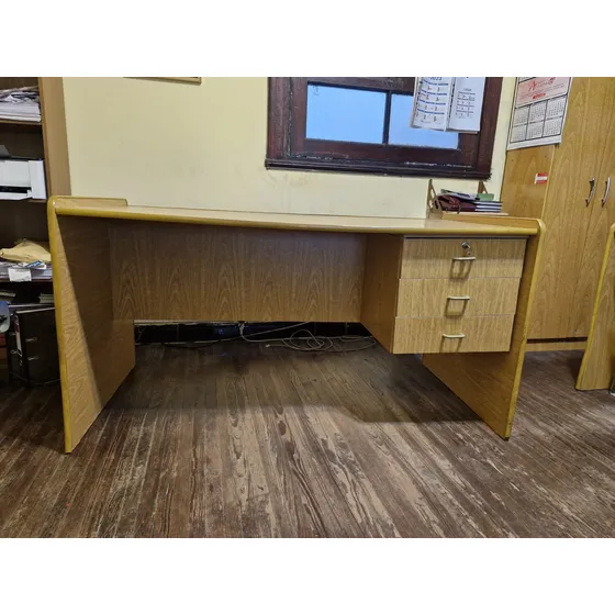 Escritorio En Madera Compensada Para Oficina