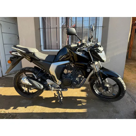 Vendo Moto Yamaha 2021 150 Cc. Impecable Con 21 Mil Km.