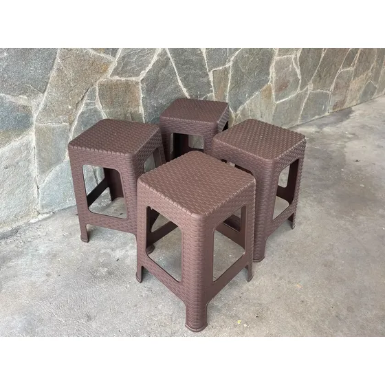 Banquito Plástico Set 4 Bancos Estilo Rattan Varios Colores
