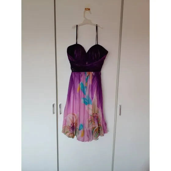 Vestido De Seda Con Diferentes Colores Floreado