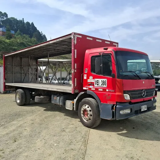 Camión Mediano Mercedes Benz Atego 1725 Modelo 2007