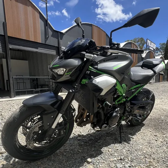 Kawasaki Z900 2025