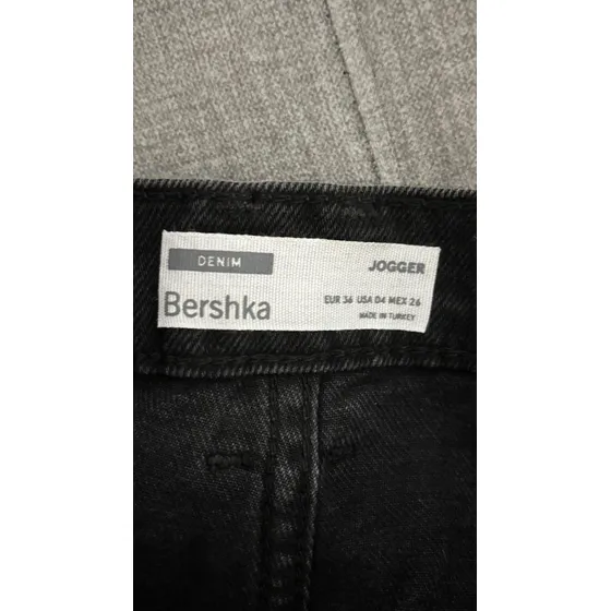 Joger Bershka Talla 36 200 C/u