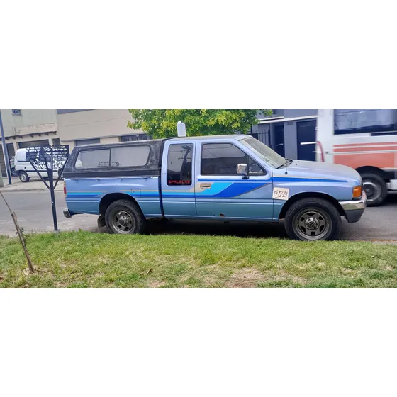 Isuzu Pick Up 2.5 Space Cab Deluxe