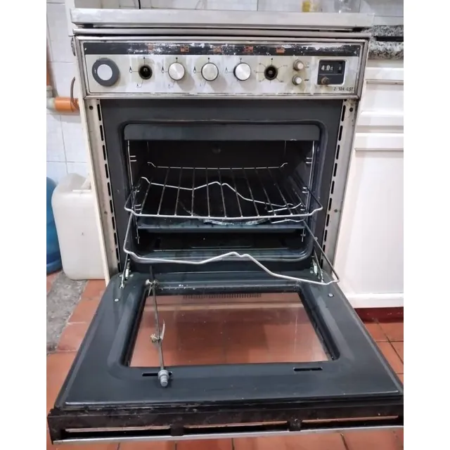 Cocina Usada Para Reparar O Para Repuestos. Es De 4 Hornilla