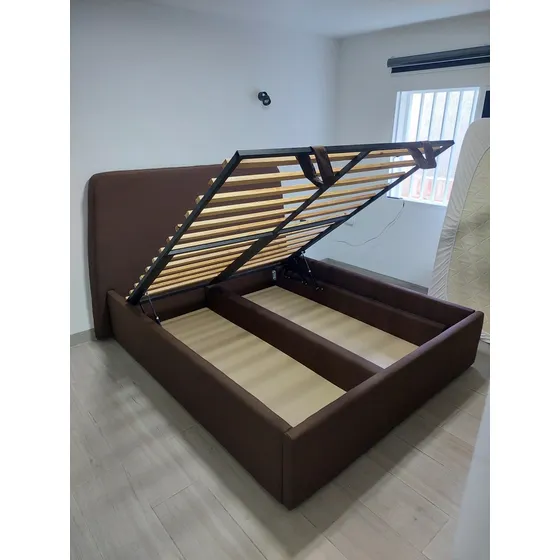 Cama Con Mecanismo De Elevacion Abatible Tipo Canapé 