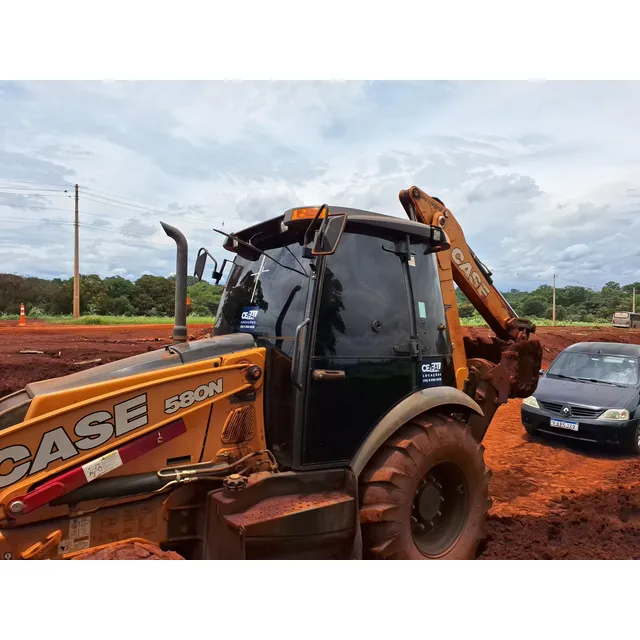 Retroescavadeira Case 4x4 2023