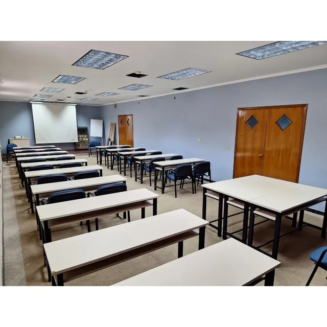 Alquiler De Salón Para Cursos Capacidad De 30 Personas