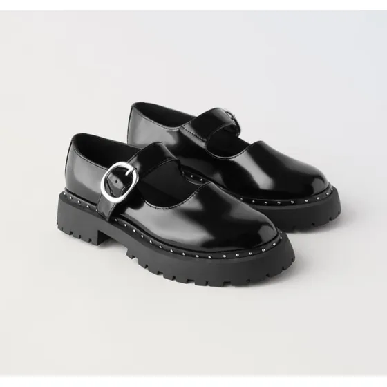 Zapatos De Efecto Patente. Marca: Zara Kids