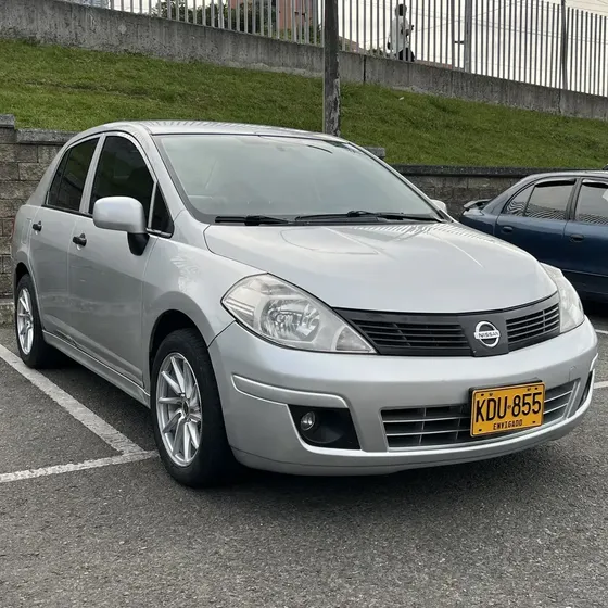 Nissan Tiida 2013 1.8 Visia 5 P