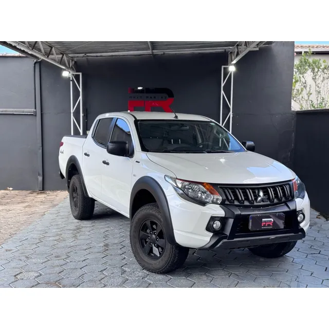 Mitsubishi L200 Tri. Outd. Glx 2.4 Cd 4x4 Die. Mec.