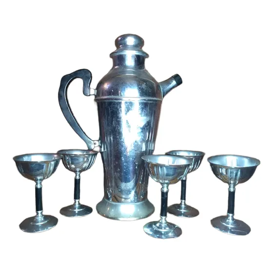 Antiguo Juego De 4 Copas Y Coctelera De Metal Made In Italy