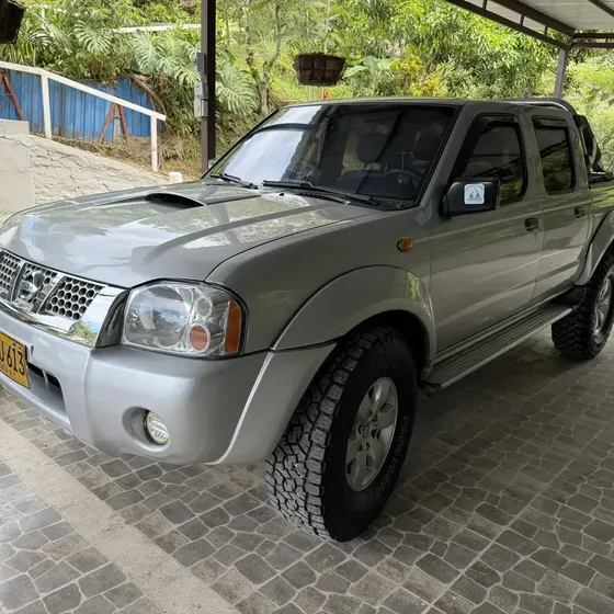 Nissan Frontier 2005 2.5 Std D22 Delantera