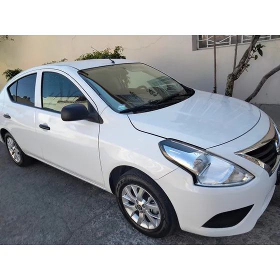 Nissan V-drive 1.6 Mt A/c Audio