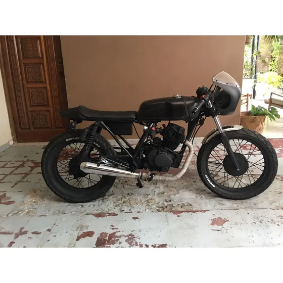 Motocicleta Yamaha Cafe Racer 250cc
