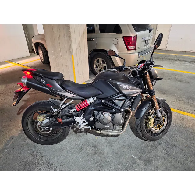 Moto Totalmente Nueva, De La Agencia Al Estacionamiento.