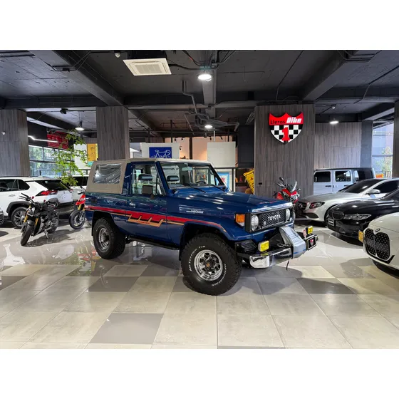 Toyota Land Cruiser 70 4.0