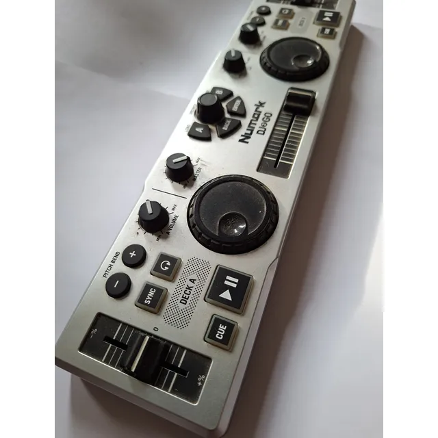 Control Numark Dj2go