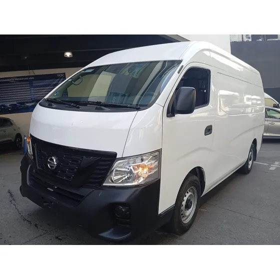 Nissan Urvan 2.5 Panel Amplia Aa Mt