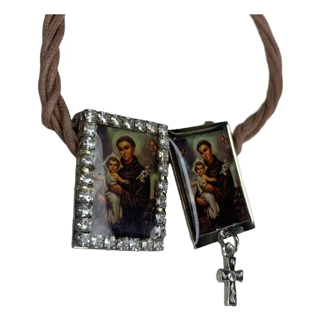 Escapulario Rectangular Mediano, Metal Con Strass.