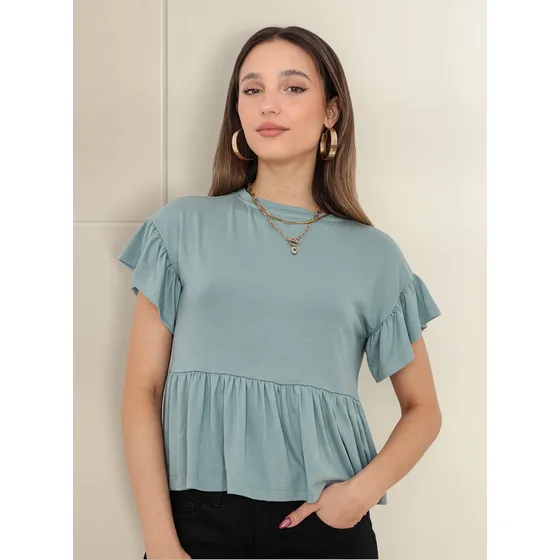 Remera Con Volados De Escote Redondo Lizo