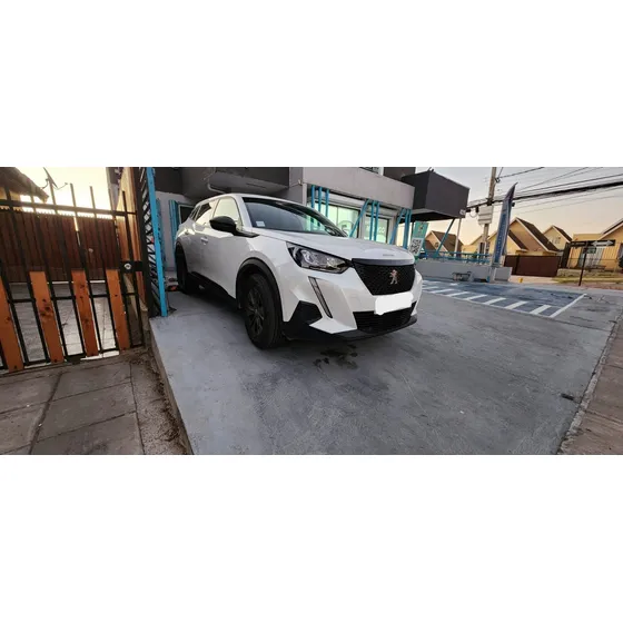 Peugeot 2008 1.2 Active Pack 130hp Eat8