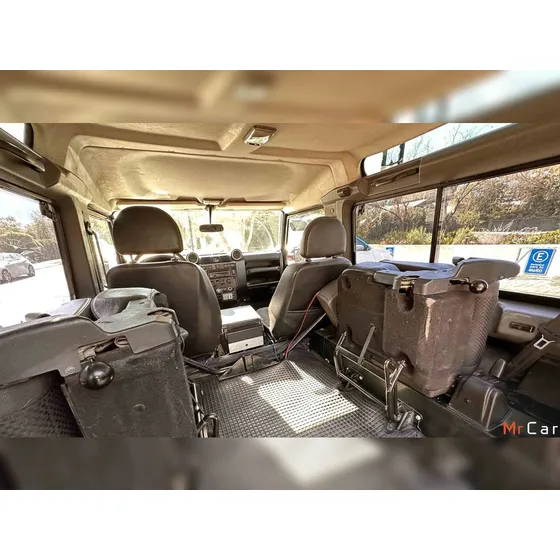 Land Rover Defender Puma 90 Defender