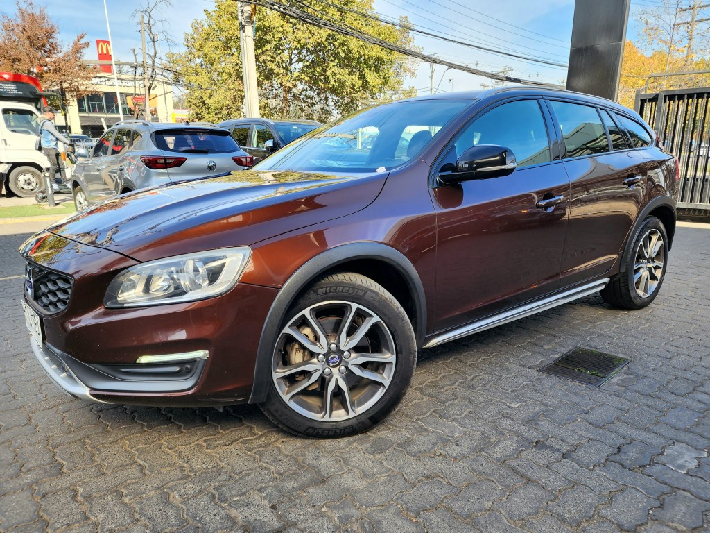 Volvo V60 2.4 D4 Diesel Cross Country Limited Awd At 5p