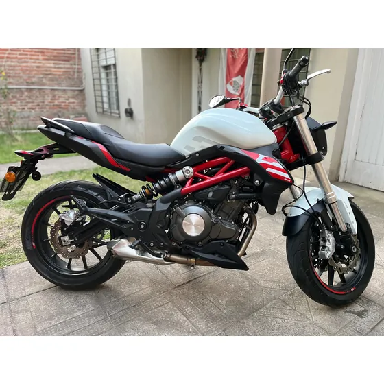 Moto Benelli 302 S. Año 2023. 2200 Km Impecable!