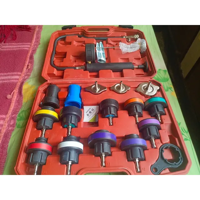 Probador De Fugas De Presion Y Refrigerante  18 Piezas