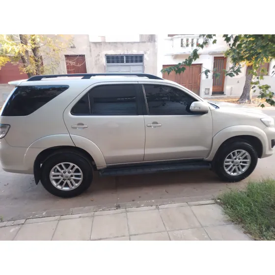 Toyota Hilux Sw4 2.7 Srv Cuero Vvti 4x2 4at 7 As - C4