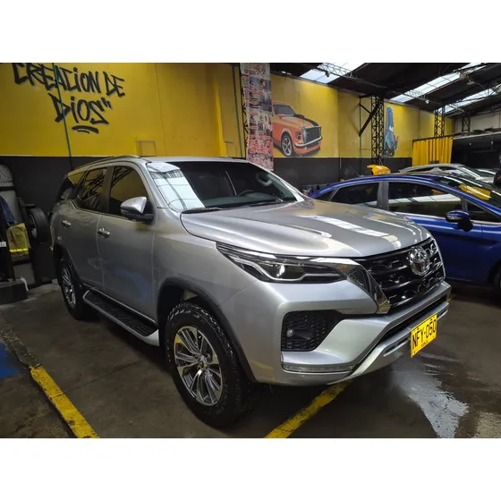 Toyota Fortuner 2.7l Mid