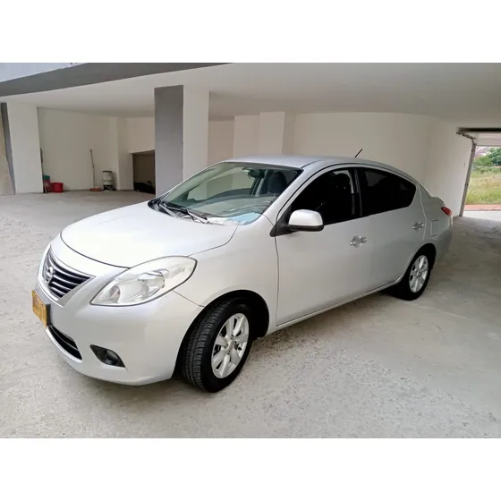 Nissan Versa 1.6 Advance