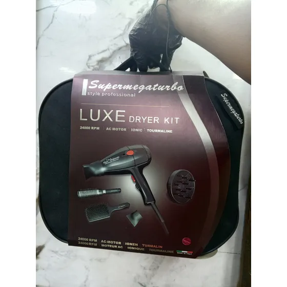 Kit Secador Luxe 24.000rpm Trae 2 Cepillos 2 Boquillas Y Un