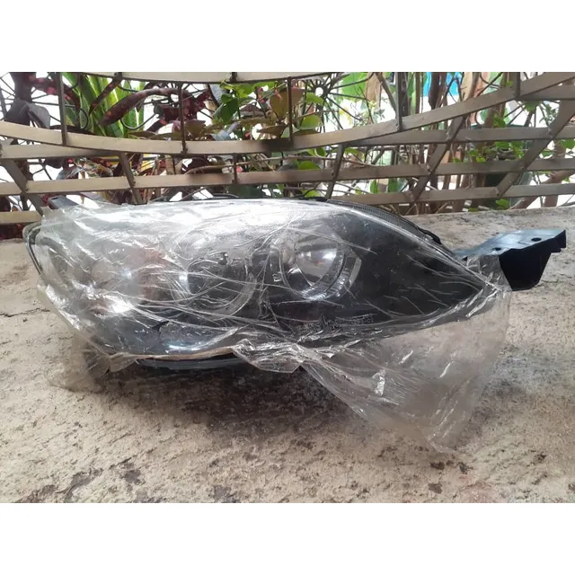 Faro Derecho De Mazda 3 Hatchback 