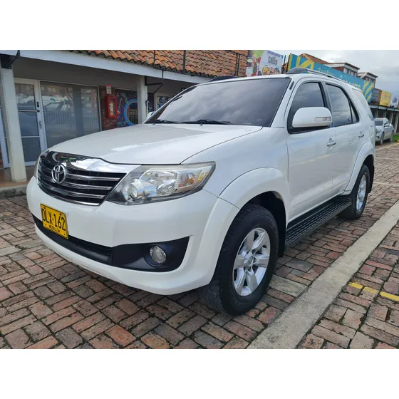 Toyota Fortuner Urbana Sr5 2.7cc Mt Aa 4x2