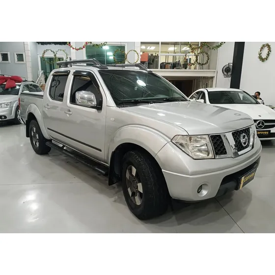 Nissan Frontier 2.5 Le Cab. Dupla 4x4 Aut. 4p
