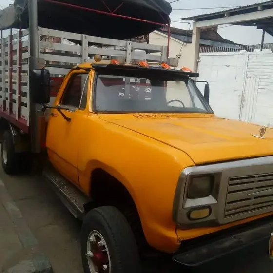 Camión De Estacas Dodge 1976