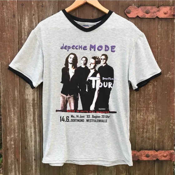 Remera Depeche Mode / Gris / Puños Y Cuello Negro / Pacamaka
