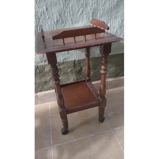 Mesa Arrime Auxiliar Estilo Ingles  Con Ruedas